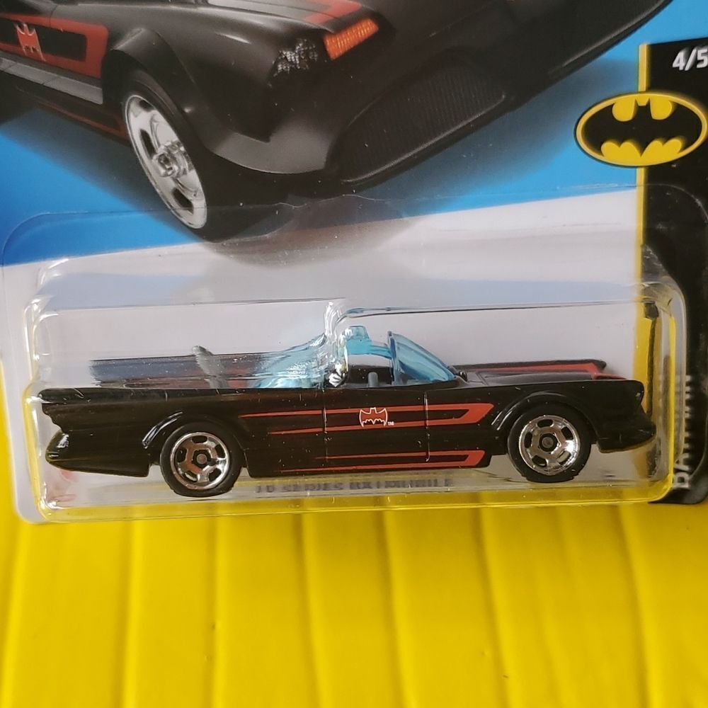 Hot Wheels 2021 TV Series Batmobile Batman Car NIB New
